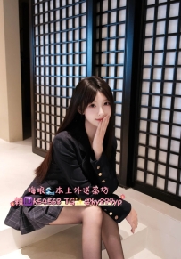 若曼 💘 162 43 C 22歲 服裝設計系學生 會打扮會聊天